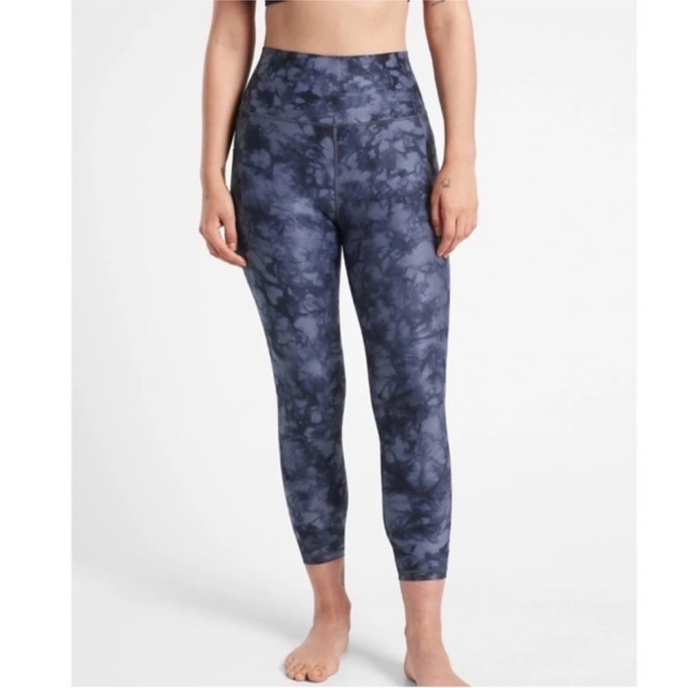 Athleta Powervita Blue Tie Dye Salutation 7/8 Ankle Tight Leggings size xs - Picture 2 of 5